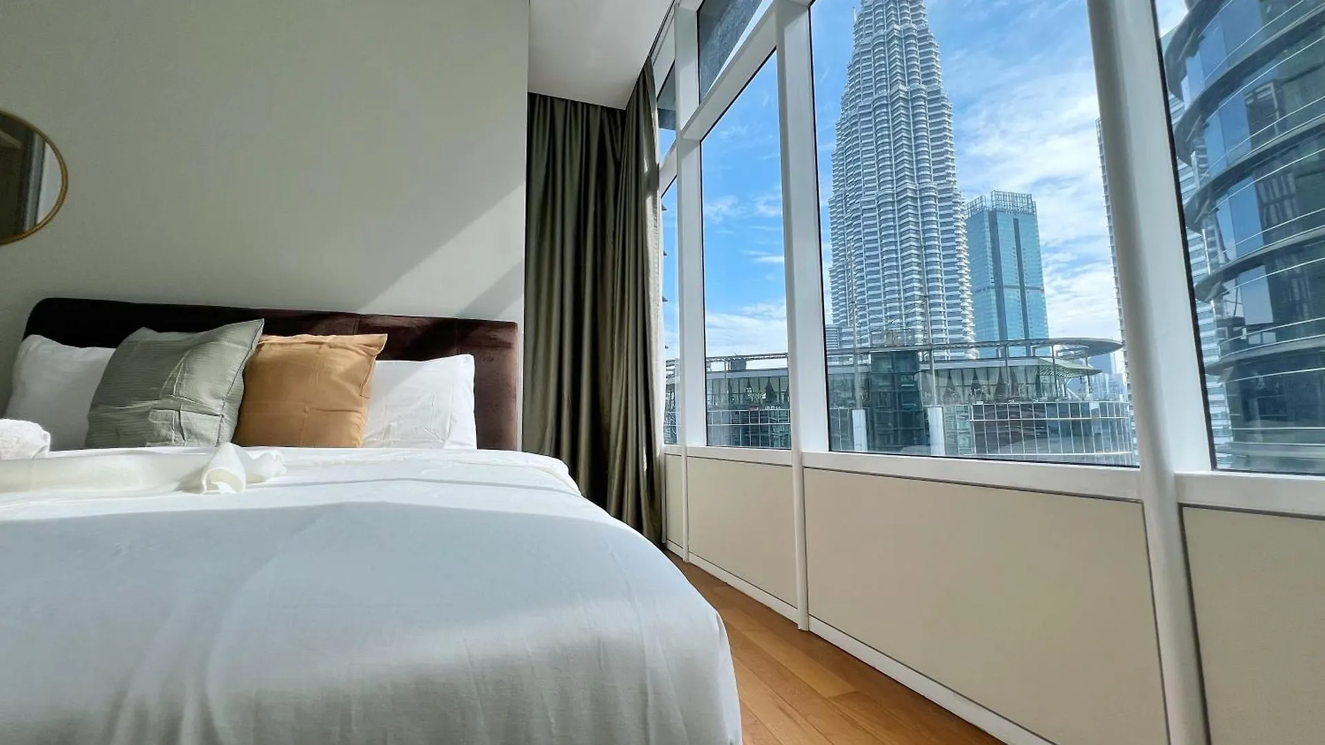 Sky Suites Unique 3Br Suite Klcc View Kuala Lumpur